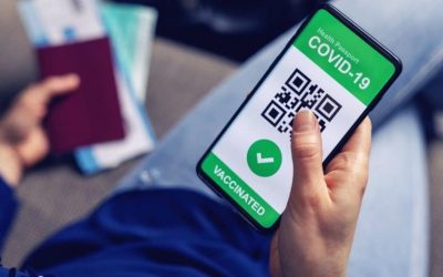 El pasaporte COVID-19 reabre las fronteras, pero también el debate